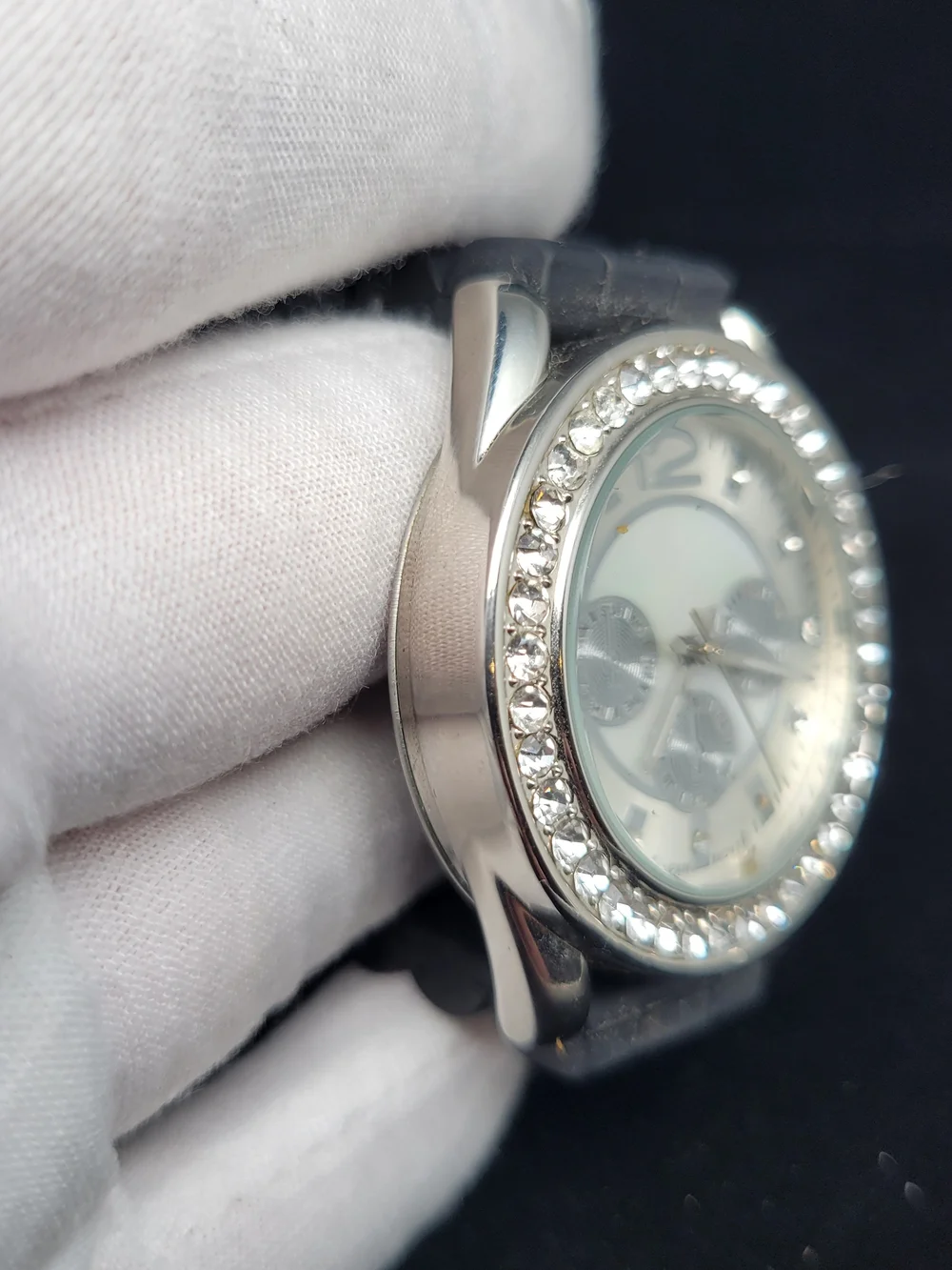 Silver Crystal-Bezel Women's Watch with Mother-of-Pearl Dial - Japan Quartz